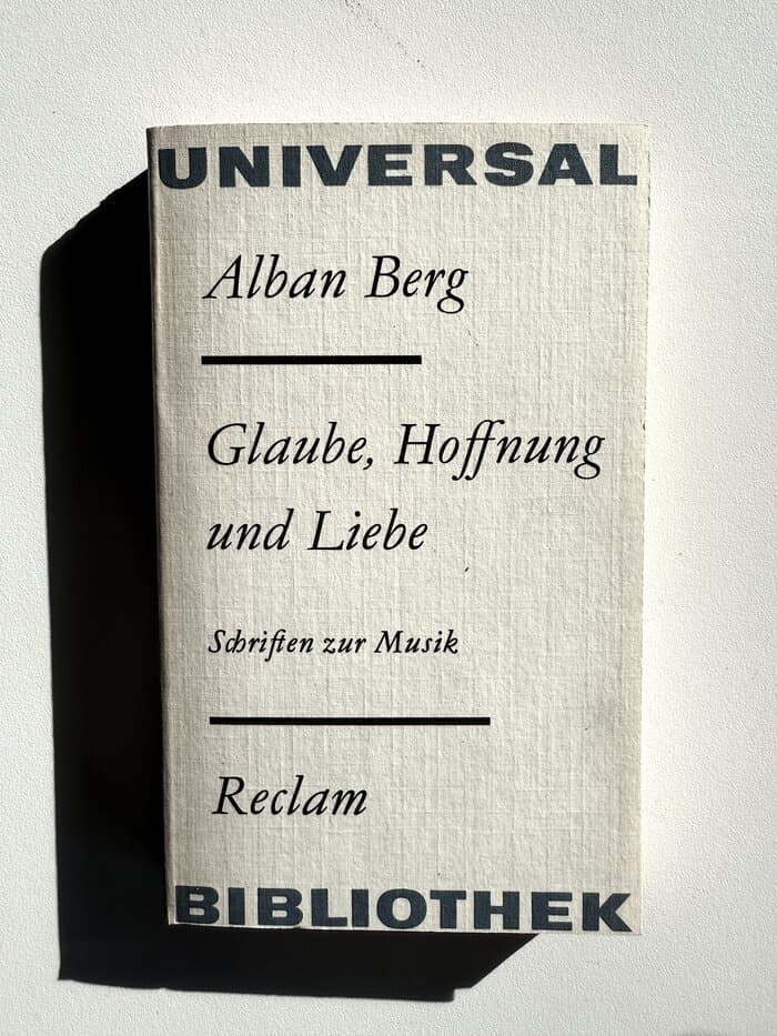 Alban Berg Glaube, Hoffnung und Liebe. Schriften zur Musik (Reclam Universal Bibliothek, 899)