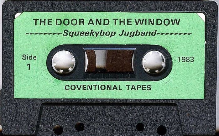 plays Squeakybop Jugband