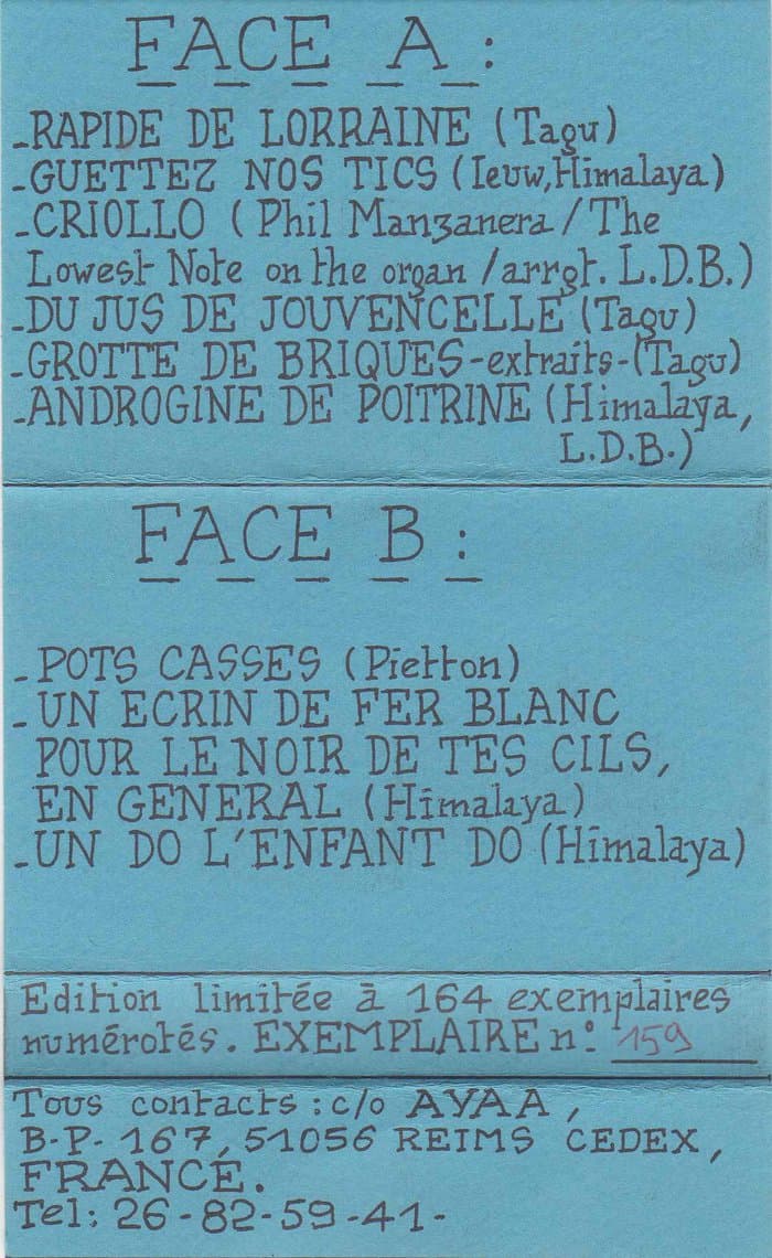 ...Avec Des Coussins Bleus