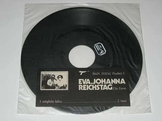 Eva-Johanna Reichstag, Die Form — Zoophilic Lolita