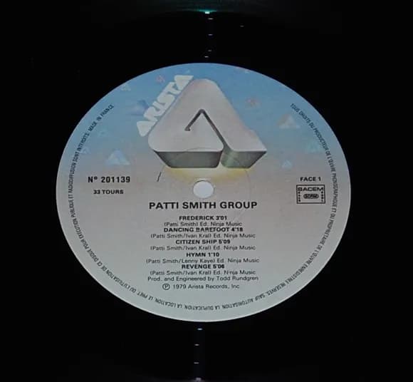 Patti Smith Group — Wave