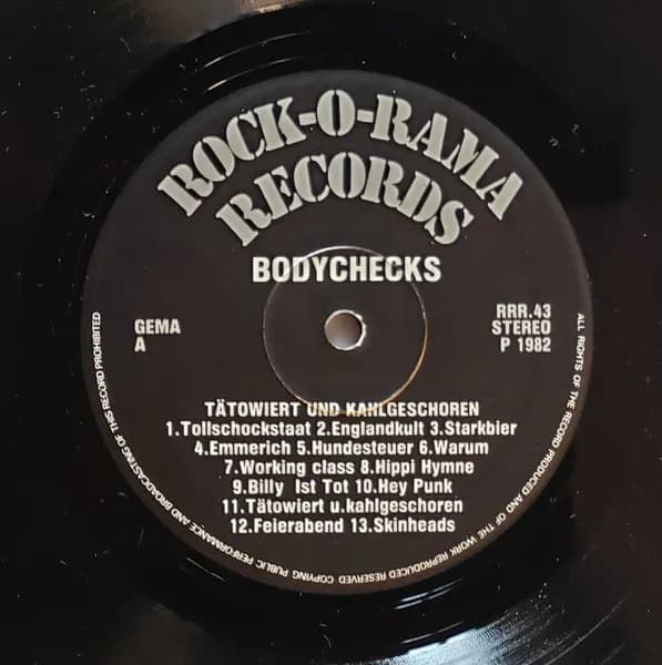 Body Checks — Tätowiert + Kahlgeschoren